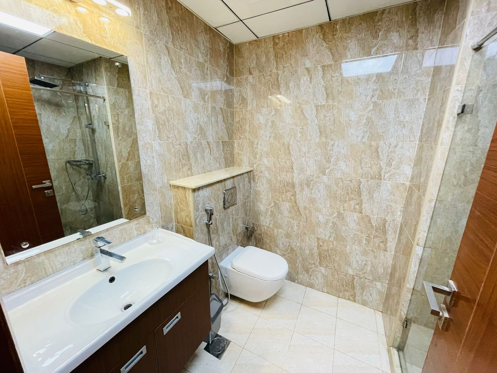 2585b3ee-29df-45d8-af99-5aa5443b80e5