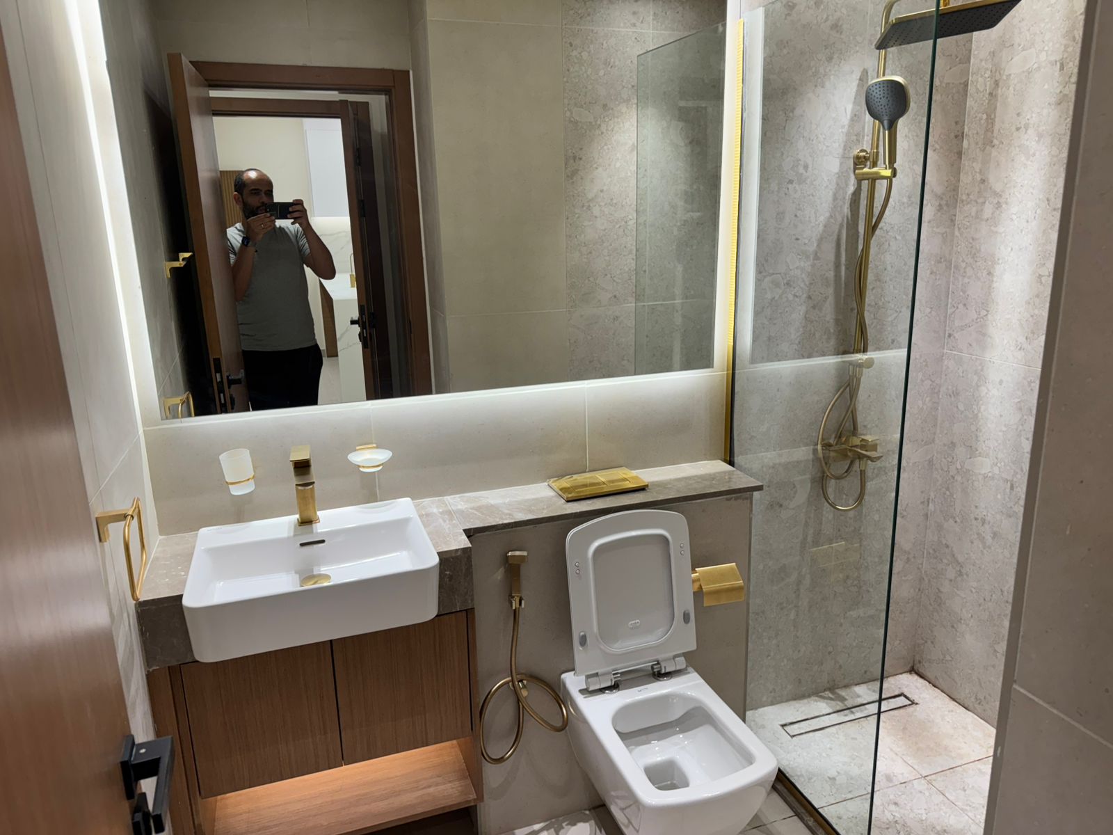 2b5d1800-b09e-49fb-8b9c-956c600a8643