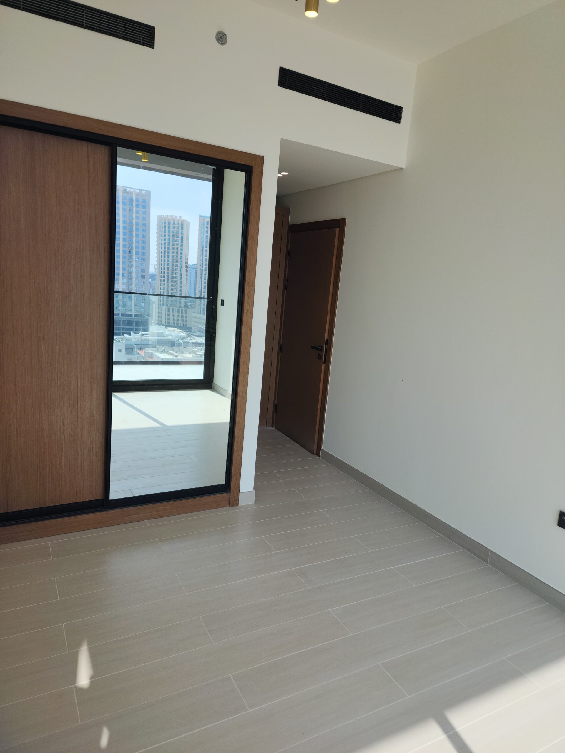 2f03531b-f800-40eb-aeec-99ffce36a947-1