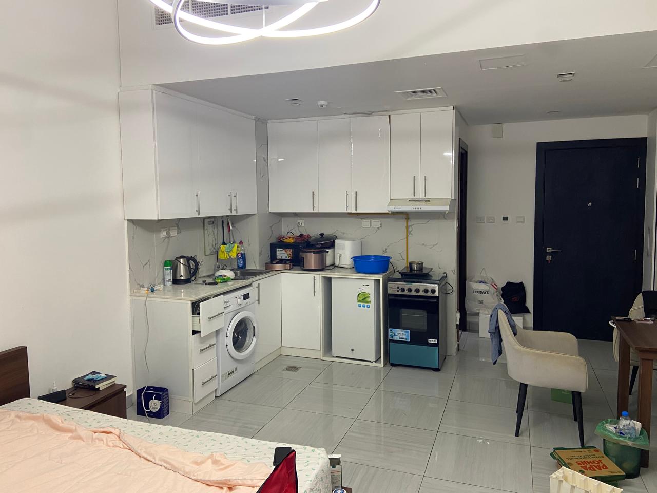 b7b3c302-db7c-4900-aaf9-a85daaafc9ad-1